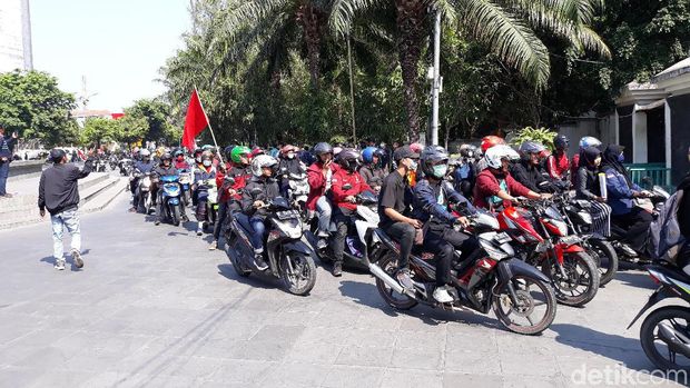 Massa Aksi #BengawanMelawan Mulai Bergerak ke Gedung DPRD Solo