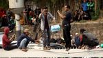 Air Minum dari Warga Untuk Mahasiswa yang Demo di Depan DPR
