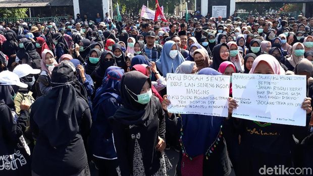 Massa Aksi #BengawanMelawan Mulai Bergerak ke Gedung DPRD Solo