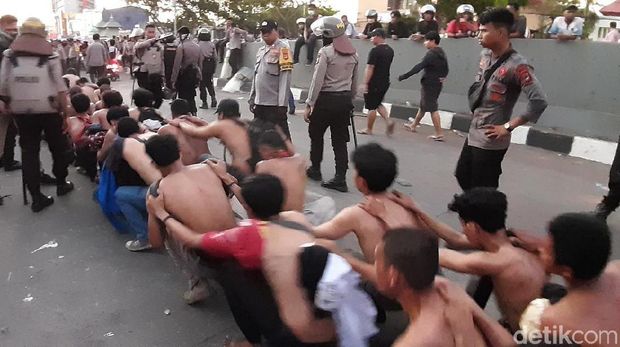 Demo Ricuh, Puluhan Mahasiswa Makassar Diamankan Polisi