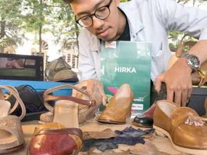 Pria ini Raup Rp 60 Juta Jualan Sepatu Kulit Ceker Ayam