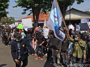 BEM se- Jember Turun Jalan Kritisi RUU Pertanahan dan BPJS Kesehatan