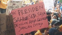 Bahkan ada mahasiswa yang meminta agar pemerintah lebih baik mengesahkan kisah cintanya dengan Anya Geraldine. Dok. Instagram/anyageraldine