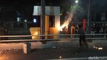 Gerbang Tol Pejompongan Dibakar