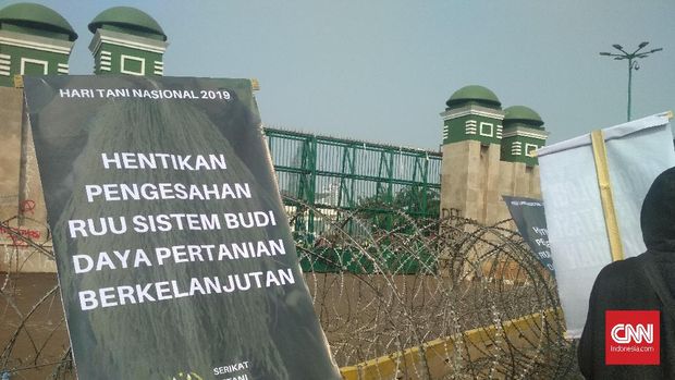 Cegah Perusakan Pagar DPR, Polisi Pasang Kawat Berduri