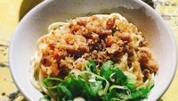 Di Bandung juga banyak penjual bakmi ayam tasik. Mie lembutnya dipadu ayam cincang berbumbu kecap dan bawang. Sedapnya!  Foto : Instagram @bakmiholics