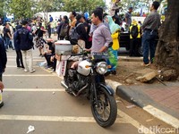 Barracuda Siaga saat Demo, Kawasaki W175 Jadi Gerobak Siomay