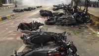 Tuntutan para mahasiwa adalah meminta Presiden dan DPR mencabut UU KPK yang dianggap melemahkan dan beberapa RKUHP yang kini sedang direvisi bersama UU lainnya. Foto: ANTARA FOTO/M Risyal Hidayat