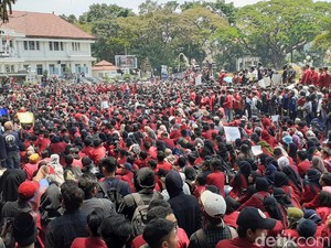 Demo di DPRD Kota Malang, Mahasiswa: Kami Punya Mosi Tidak Percaya