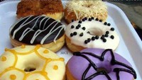 Kabar gembira nih buat yang sedang berpuasa, katanya makan donat tidak membatalkan puasa. Asalkan donat yang dimakan hanya bagian tengah ya. Foto: istimewa