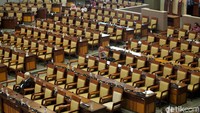 Penampakan bangku kosong dalam rapat paripurna DPR. Berdasarkan catatan Kesetjenan DPR, 288 dari 560 anggota dewan hadir dalam rapat. Artinya ada 272 anggota absen.