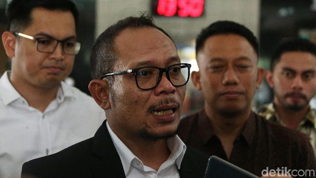 Jadi Anggota Dewan, Tommy Kurniawan Lepas Kontrak Stripping Mewah