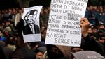 Aneka Spanduk Demo Unik dari Bandung