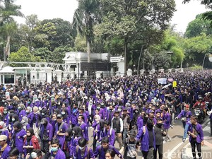 Demo Tolak RUU KUHP, Mahasiswa Kelilingi Istana Bogor