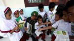 Antusias Anak-anak di Sinabang Menggali Ilmu Lewat Membaca Buku