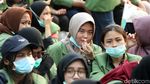 Momen Mahasiswa Bersantai Sebelum Aksi Demo