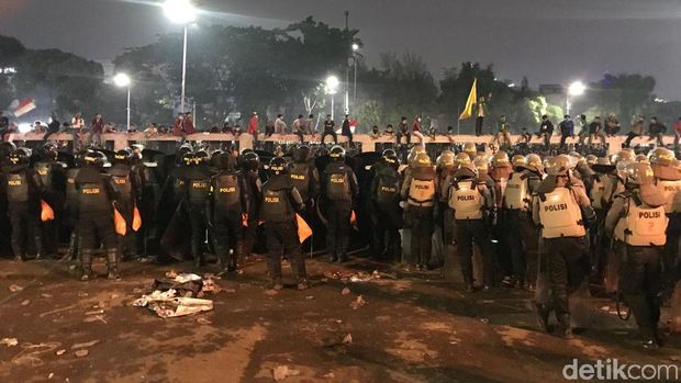 Suasana di depan gedung DPR pukul 18.20 WIB, Selasa (24/9/2019)