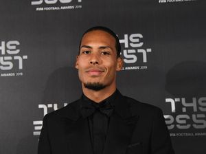 Van Dijk: Aku Tak Bisa Dibandingkan dengan Messi