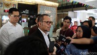 Hanif Dhakiri, menyambut positif jabatan sebagai pelaksana tugas (plt) Menpora.