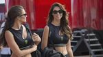 Senyum Manis Umbrella Girl MotoGP Aragon