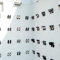 Maka dari itu Vahit membuat semacam monumen untuk memperlihatkan ke mata publik bahwa kematian akibat KDRT nyata adanya, dan tidak seharusnya dilupakan begitu saja. Foto: Bored Panda/Yankose