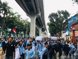 Mahasiswa Turun ke Jalan, Akses di Depan DPRD Sumsel Lumpuh Total