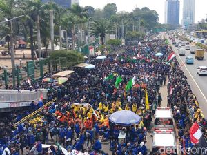 Aksi di DPR, Ketua YLBHI: Rezim Infrastruktur Tak Mau Diganggu Korupsinya
