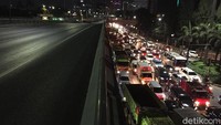 Kemacetan dimulai dari Gerbang Tol Halim menuju Jalan Tol Dalam Kota. Karena Jalan Tol Dalam Kota ditutup, lalin dialihkan ke Jalan Tol Tanjung Priok atau dikenal sebagai Jalan Tol Wiyoto Wiono. Kemacetan juga terjadi di Jalan Tol Jagorawi ruas Cililitan menuju Jalan Tol Dalam Kota. Di sana lalin juga dialihkan ke arah Jalan Tol Tanjung Priok.