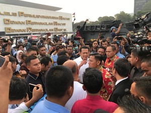 Kena Gas Air Mata Saat Hendak Temui Mahasiswa, Ketua DPR Dievakuasi