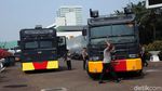 Water Cannon dan Barracuda Amankan Demo di DPR