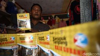 Untuk terus mengembangkan usaha oleh-oleh di pulau terluar ini Bank BRI hadir untuk memberikan bantuan lewat Kredit Usaha Mikro (KUR) bagi para pelaku UMKM. Hal itu dilakukan salah satunya sebagai komitmen Bank BRI untuk menciptakan usaha produktif berkelanjutan dan meningkatkan kesejahteraan masyarakat.