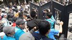 Massa Aksi #BengawanMelawan Geruduk DPRD Surakarta