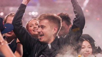 4. Johan N0tail Sundstein. Gamer Dota 2 dari tim OG ini berhasil meraup USD 3,15 miliar (Rp 44 miliar) di tahun 2019. (Facebook/Johan n0tail Sundstein)