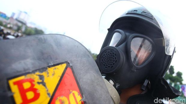 Nah kalau ini mungkin bisa menangkal gas air mata.