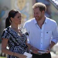 Tidak ketinggalan sepasang anting berlian dan turquoise dari Jennifer Meyer. Harganya 482 pound sterling atau Rp 8,5 juta. (Foto: Getty Images)