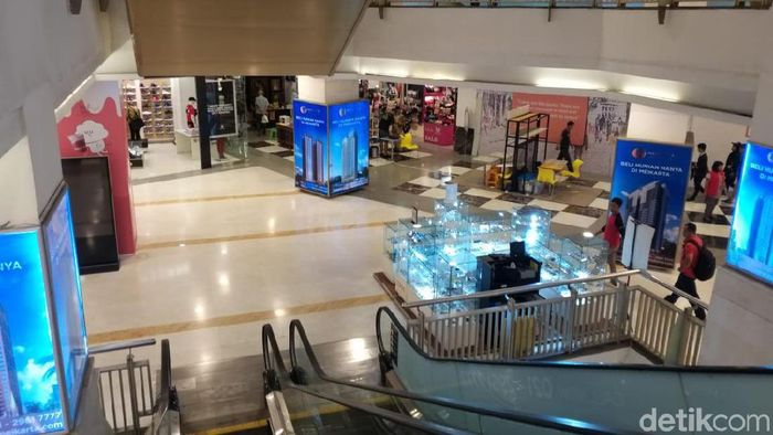 Foto: Suasana Plaza Semanggi yang Tutup Lebih Awal (Danang Sugianto/detikFinance) Foto: Suasana Plaza Semanggi yang Tutup Lebih Awal (Danang Sugianto/detikFinance)