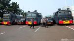 Water Cannon dan Barracuda Amankan Demo di DPR