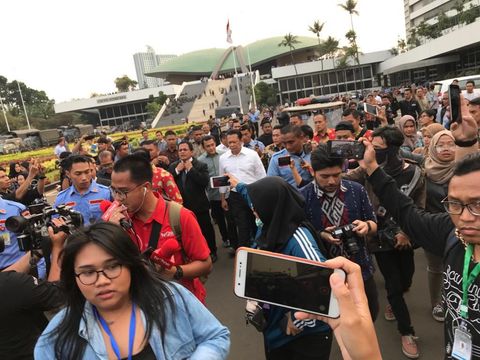 Kena Gas Air Mata Saat Hendak Temui Mahasiswa, Ketua DPR Dievakuasi