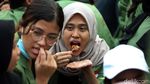 Momen Mahasiswa Bersantai Sebelum Aksi Demo