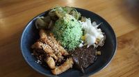 Rice and Cheese: Nasi Pulen Berlumuran Keju yang Gurih Ada di Sini