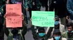 Melihat Lagi Tulisan-tulisan Lucu di Spanduk Aksi Mahasiswa