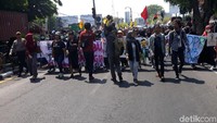 Massa aksi #BengawanMelawan itu terdiri dari mahasiswa dari beberapa kampus Solo seperti Universitas Sebelas Maret (UNS), Universitas Muhammadiyah Surakarta (UMS), Universitas Slamet Riyadi (Unisri), dan Institut Agama Islam Negeri (IAIN) Surakarta.