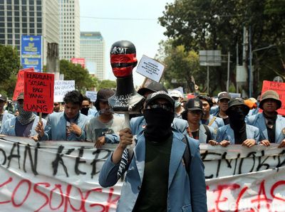 Kala Mahasiswa Kuasai Jalan Asia Afrika Senayan