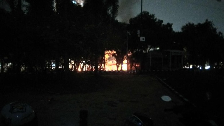 17 Perusuh Demo Ditangkap Terkait Pelemparan Molotov Pospol Slipi 17 Perusuh Demo Ditangkap Terkait Pelemparan Molotov Pospol Slipi