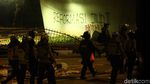 Hingga Malam, Bentrok Polisi-Mahasiswa Belum Rampung