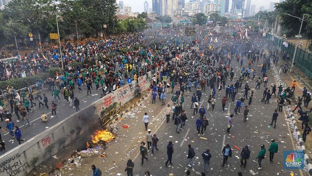 Demo Jalan Terus, IHSG Melemah Lima Hari Beruntun?