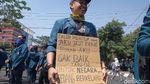 Melihat Lagi Tulisan-tulisan Lucu di Spanduk Aksi Mahasiswa