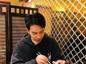 Gaya Kulineran Lee Seung Gi hingga Driver Ojol Antar Makanan Pakai Sepeda