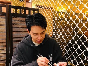 Gaya Kulineran Lee Seung Gi hingga Driver Ojol Antar Makanan Pakai Sepeda