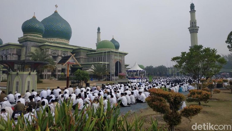 Pemprov Riau Salat Minta Hujan, PNS Wajib Hadir Pemprov Riau Salat Minta Hujan, PNS Wajib Hadir